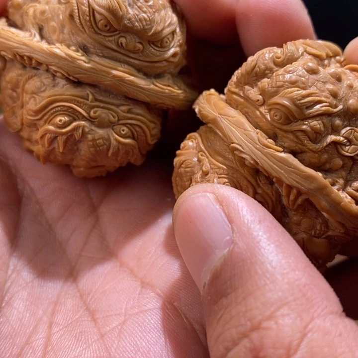 核桃把件向*葵纯手工雕刻文玩核桃