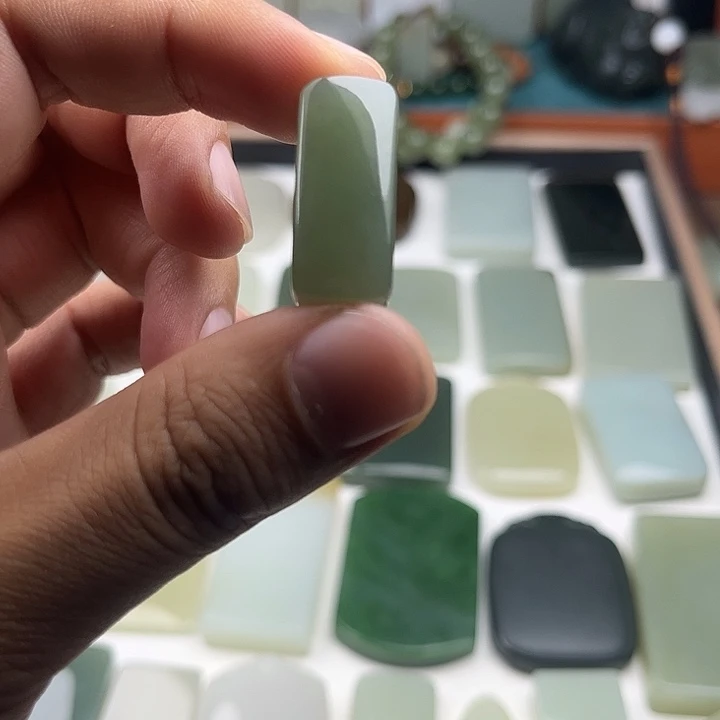 颈饰未镶嵌和田玉（糖玉）