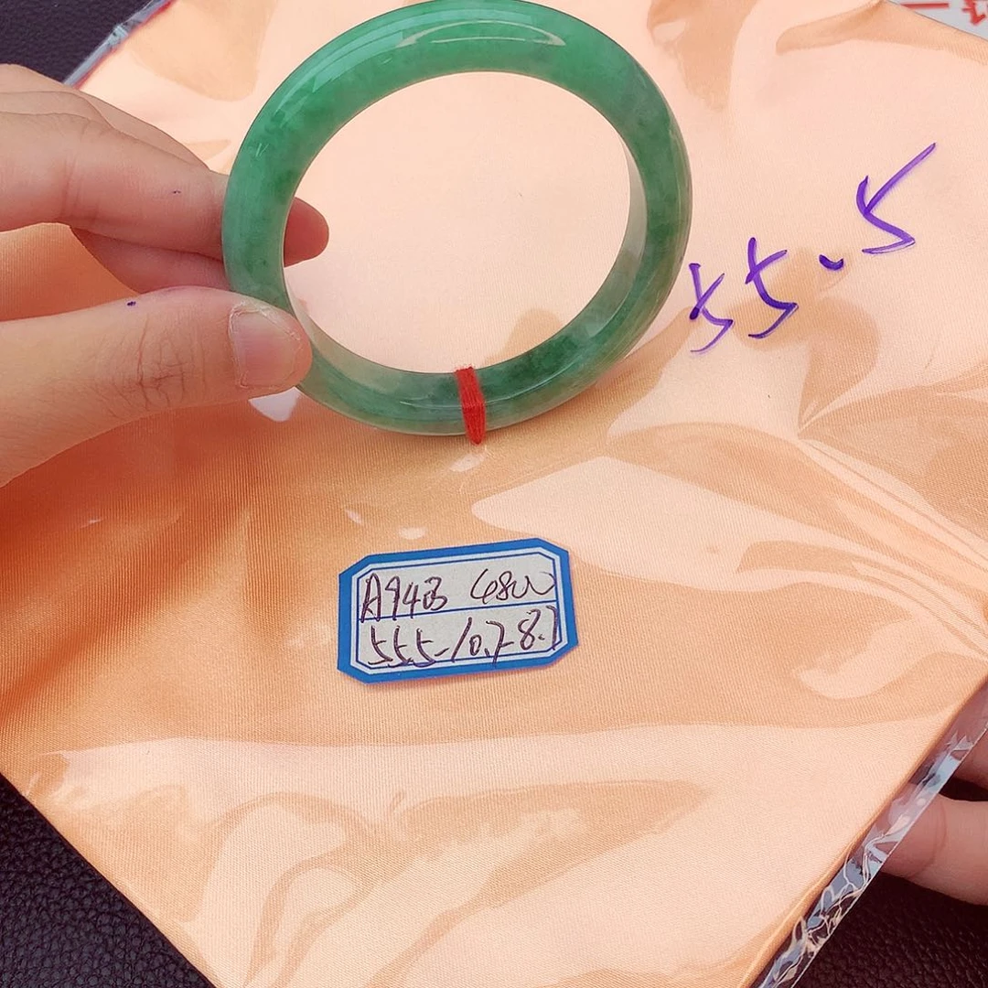 翡翠手镯未镶嵌我