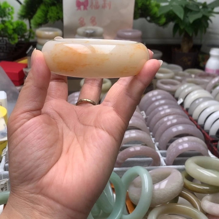 石英质玉未镶嵌手镯