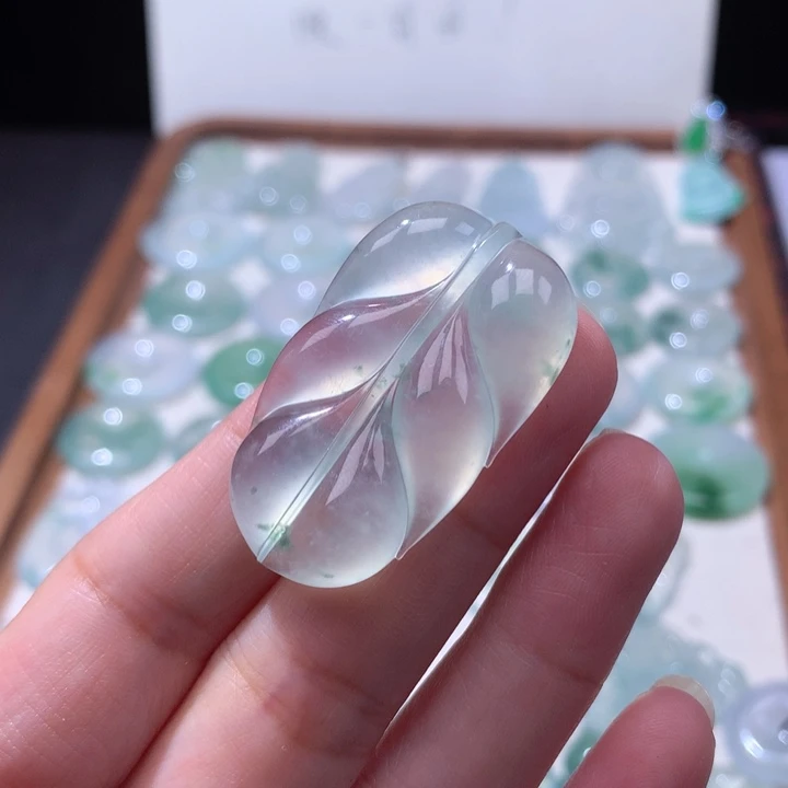 颈饰未镶嵌翡翠高冰飘花大叶子