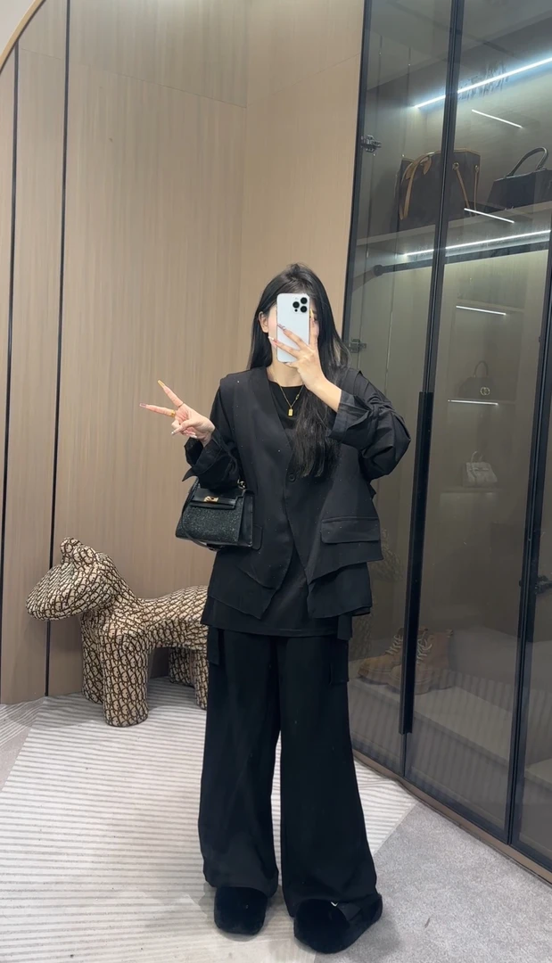 【允儿严选】时髦酷洒显瘦设计师款马甲＋假两件屁帘拼接裤子＋打底