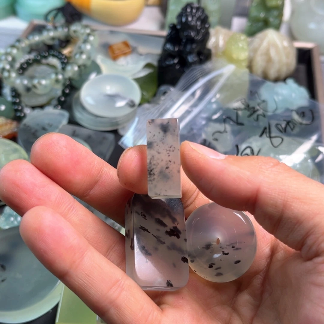 蛇纹石玉未镶嵌挂件王*