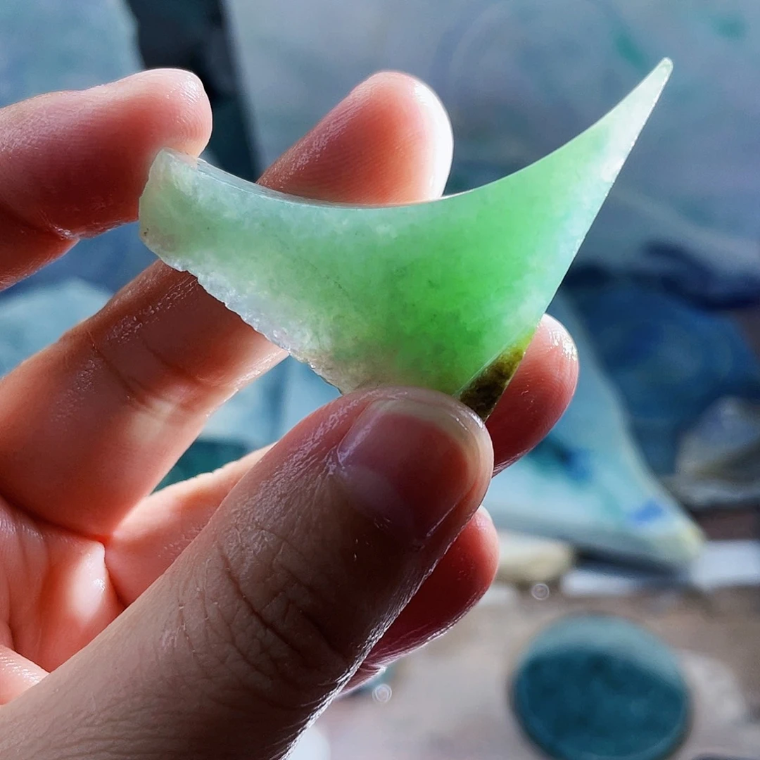 翡翠未镶嵌颈饰毛料9