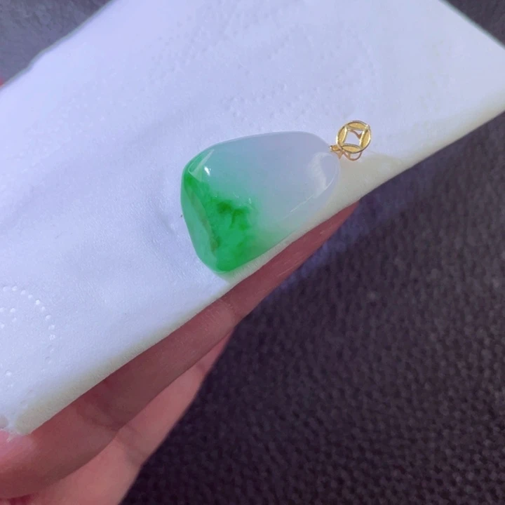 翡翠18K金镶嵌颈饰翡翠