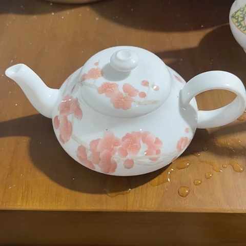 陶瓷手绘大球泥壶一个