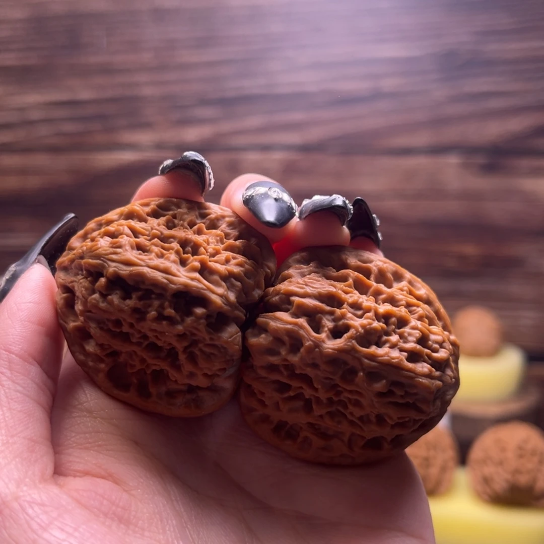 手***凉文玩核桃吊坠南疆石闪77