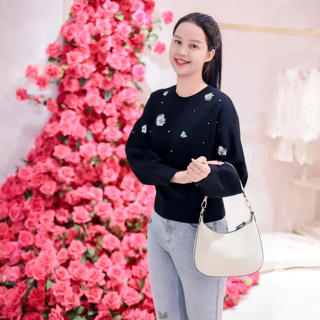 GXO 2025秋新品奢雅重工亮片泡泡袖针织衫SY0212