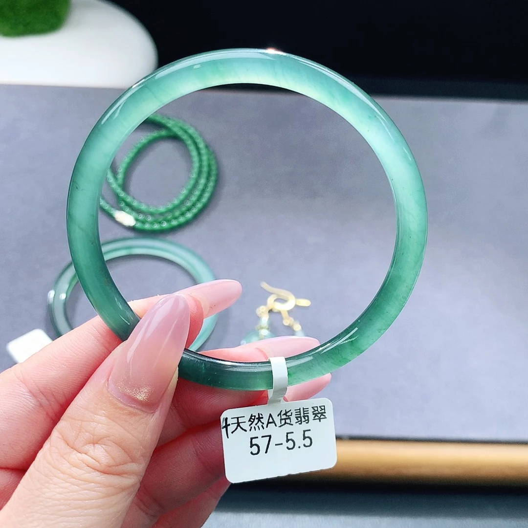 未镶嵌手镯（圆镯）翡翠