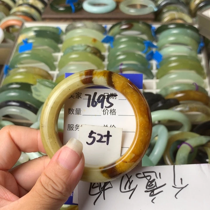 未镶嵌蛇纹石玉手镯7695