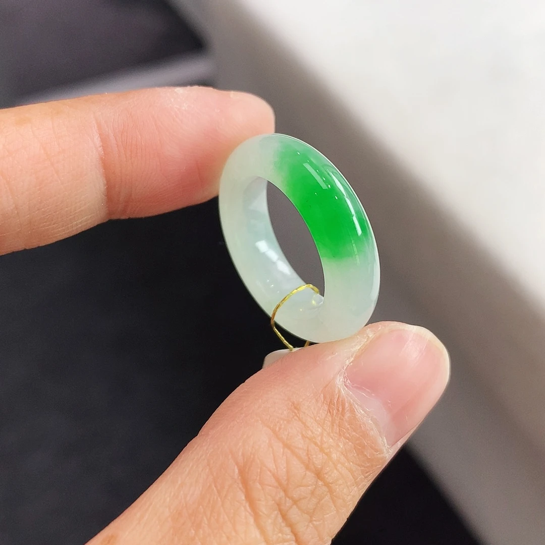 S***张翡翠未镶嵌戒指11-12号