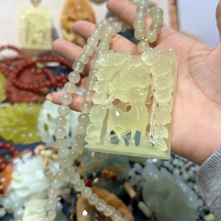 未镶嵌蛇纹石玉吊坠