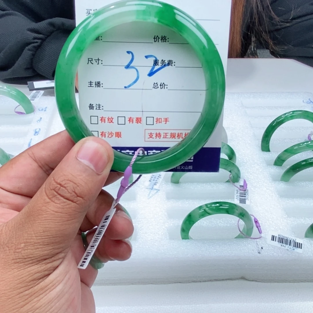 未镶嵌手镯石英质玉59+