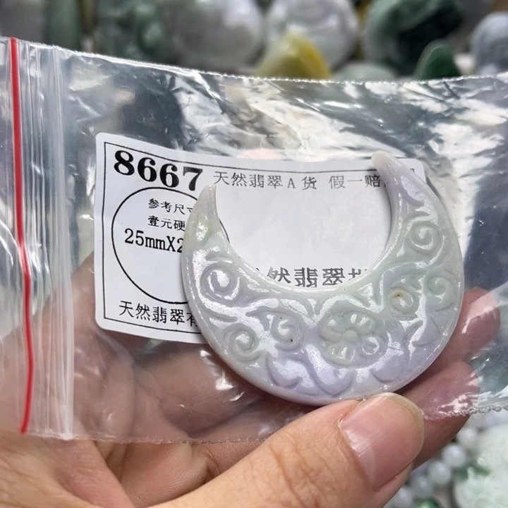 翡翠未镶嵌颈饰8667瑕疵