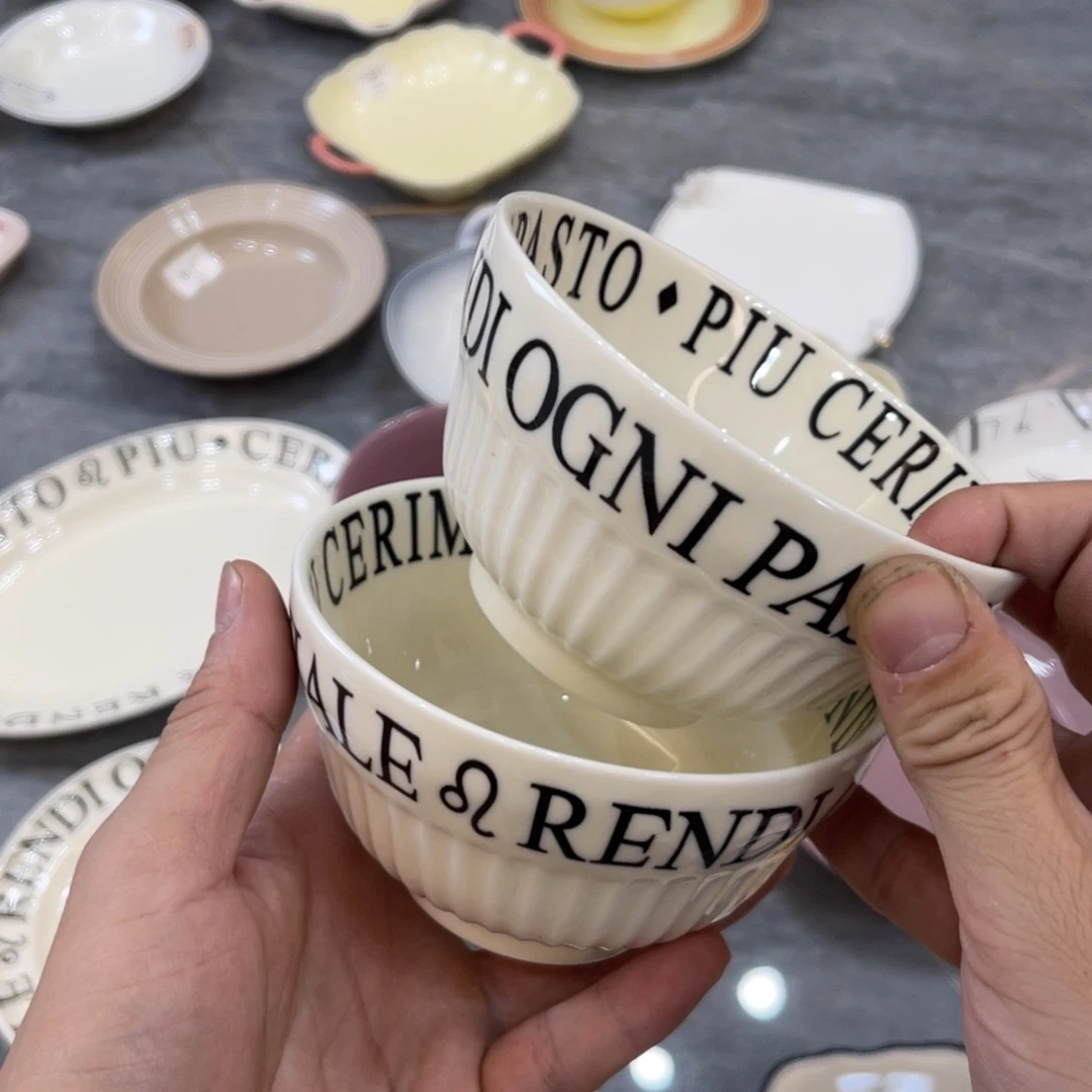 陶瓷微瑕餐具介意勿拍，满18飞！