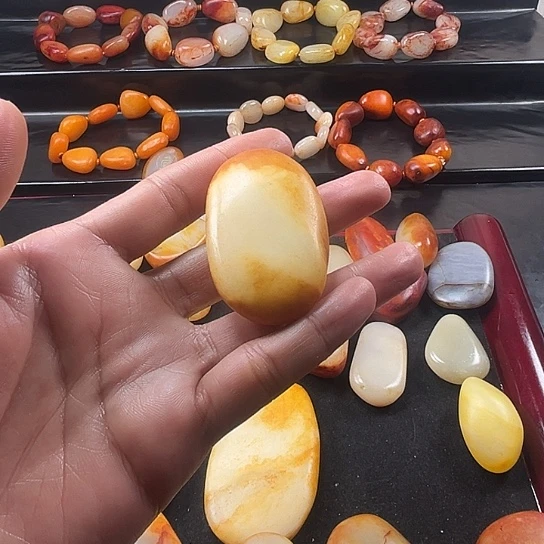 青***漫和田玉未镶嵌颈饰