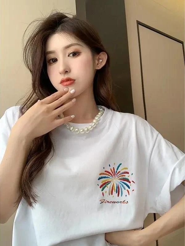 2025新款短袖女款爆款甜美可爱风格衣服多巴胺风格纯欲风潮流穿搭