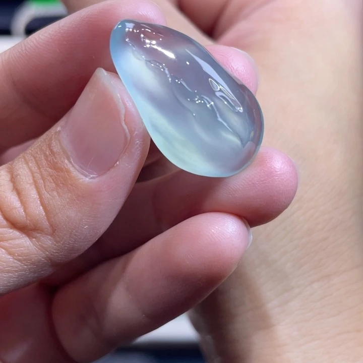 翡翠未镶嵌颈饰随行