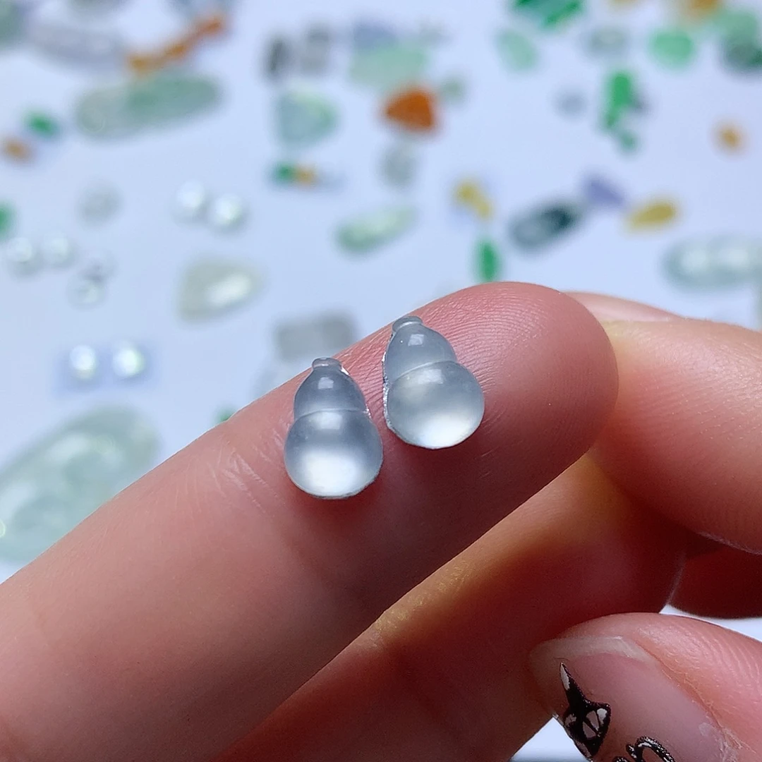 翡翠未镶嵌颈饰葫芦