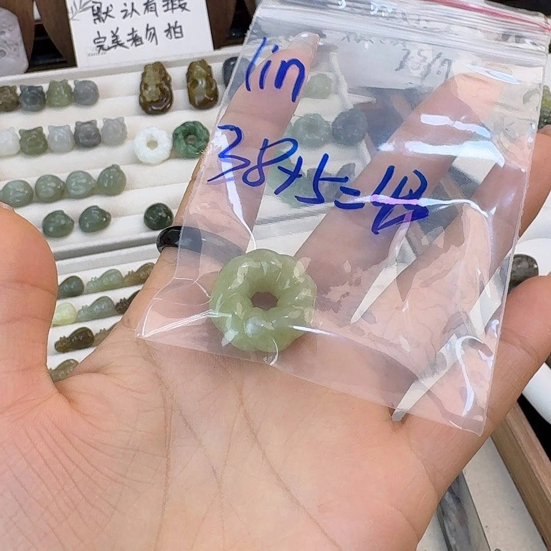 l***n和田玉未镶嵌珠宝半成品