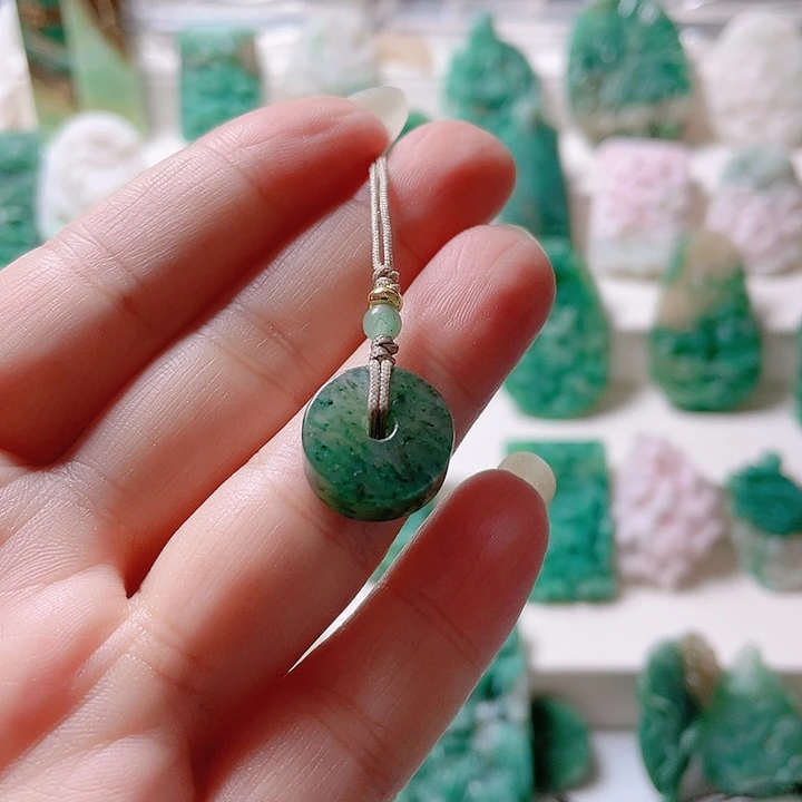 独山玉未镶嵌挂件