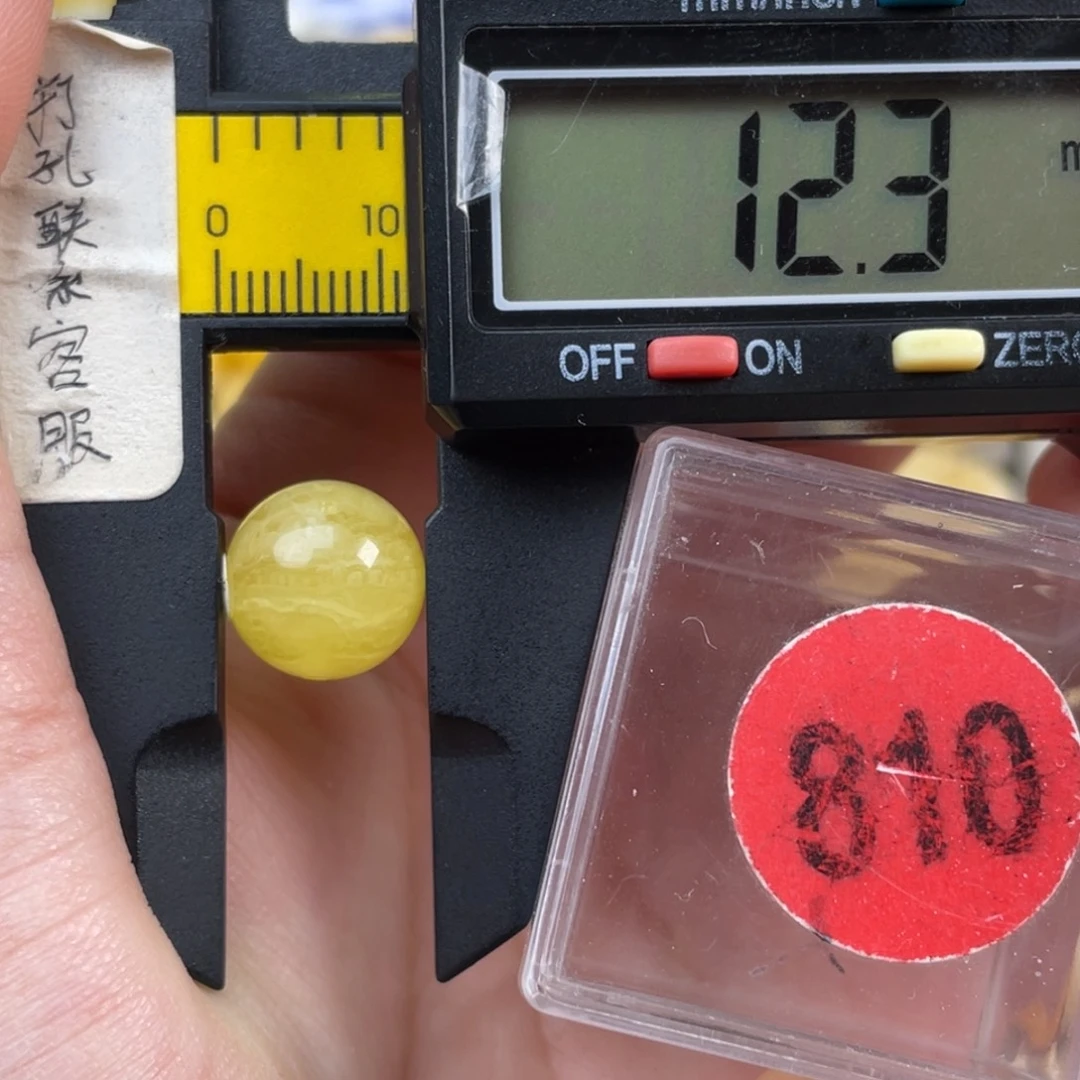 蜜蜡未镶嵌珠宝奇石