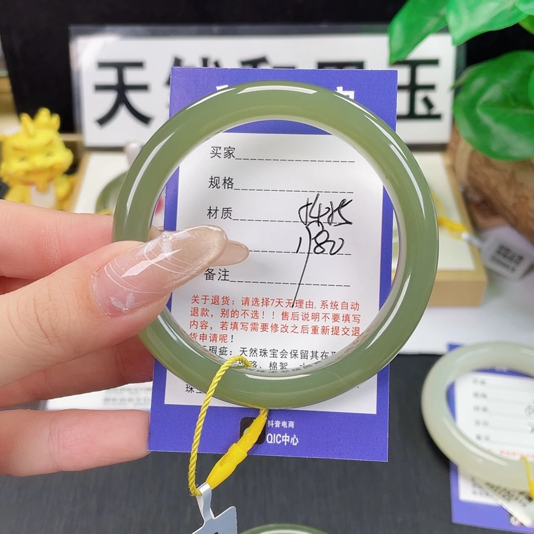 和田玉未镶嵌手镯