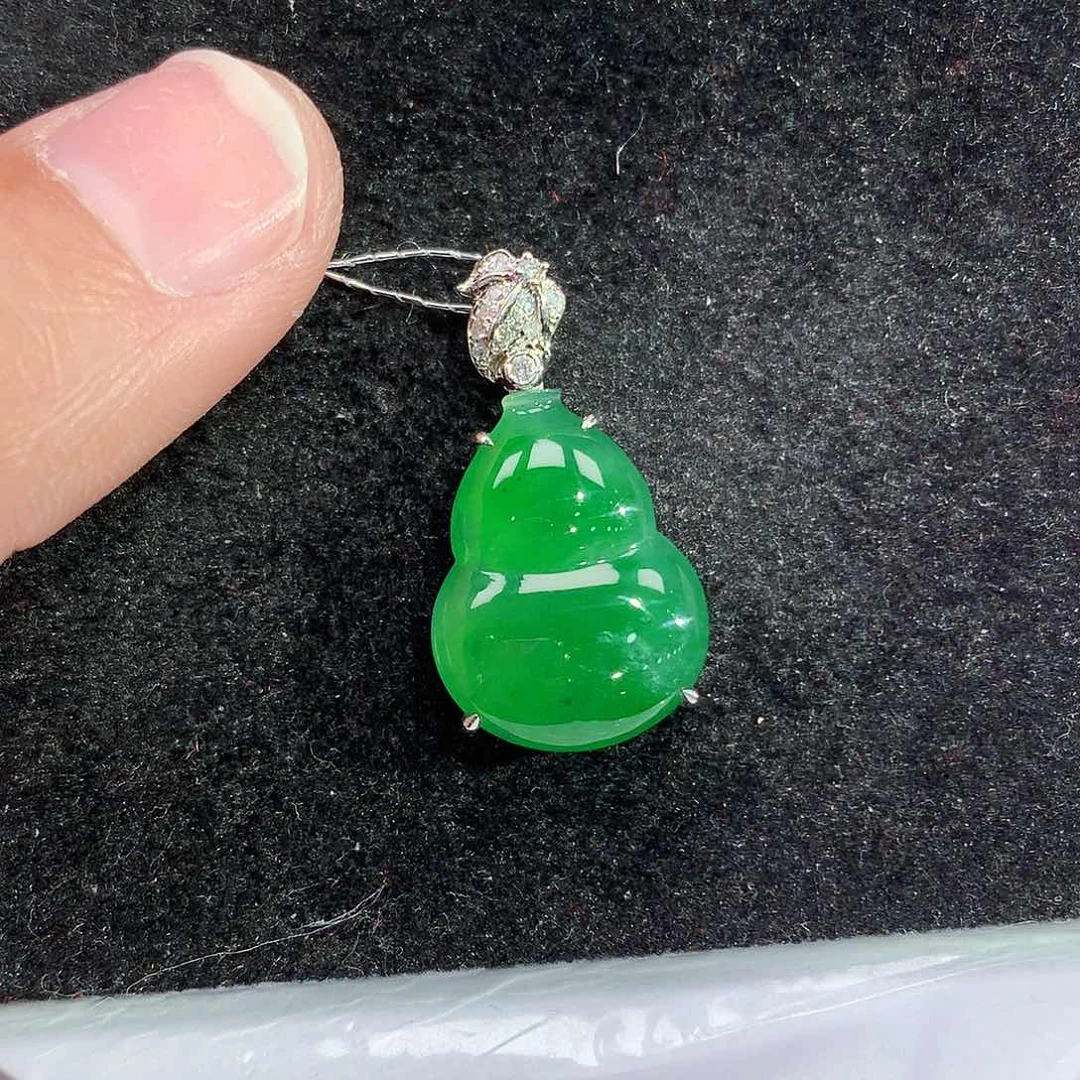 翡翠吊坠(赠链)18K金镶嵌