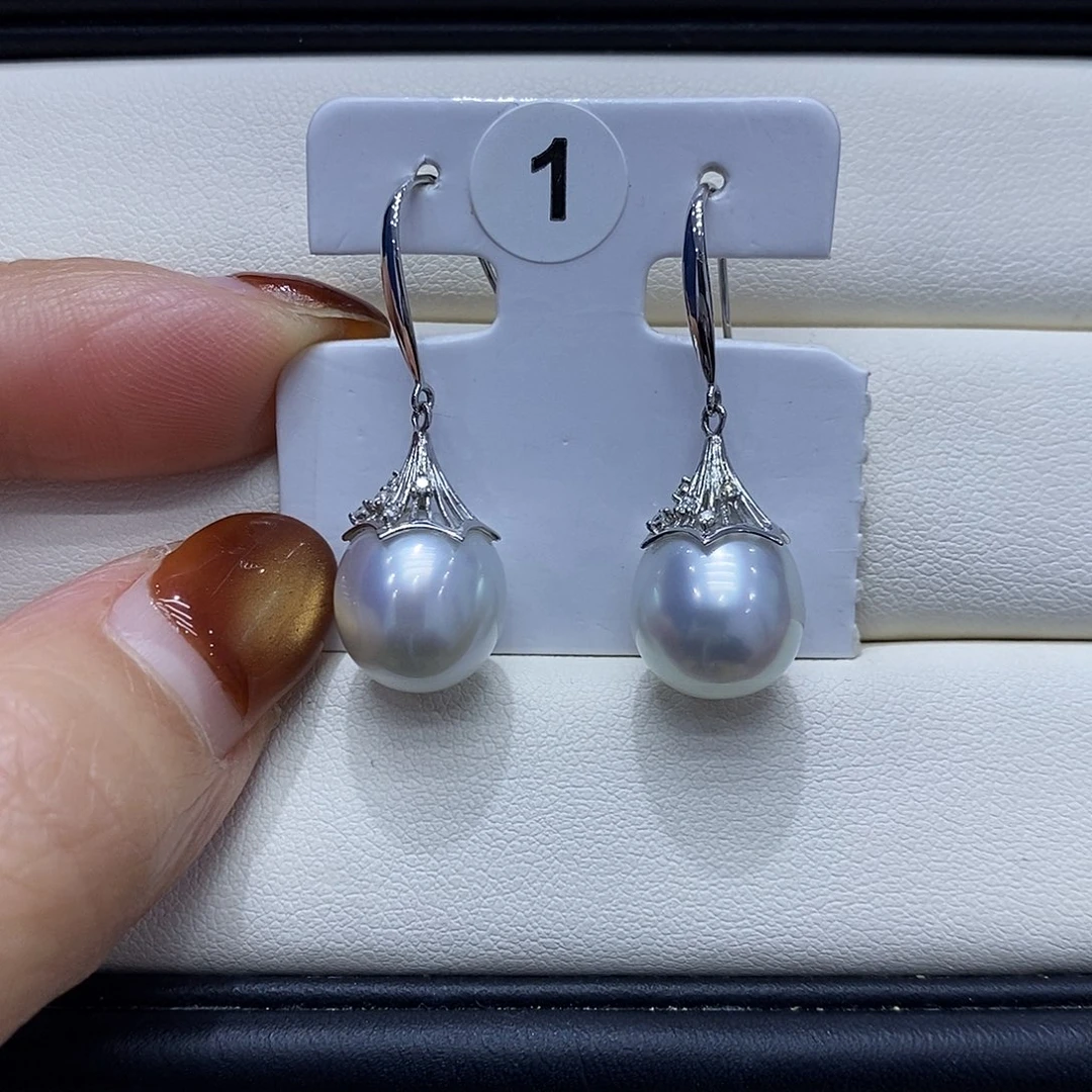 丫***丫海水珍珠耳饰18K金镶嵌11到12点位澳白