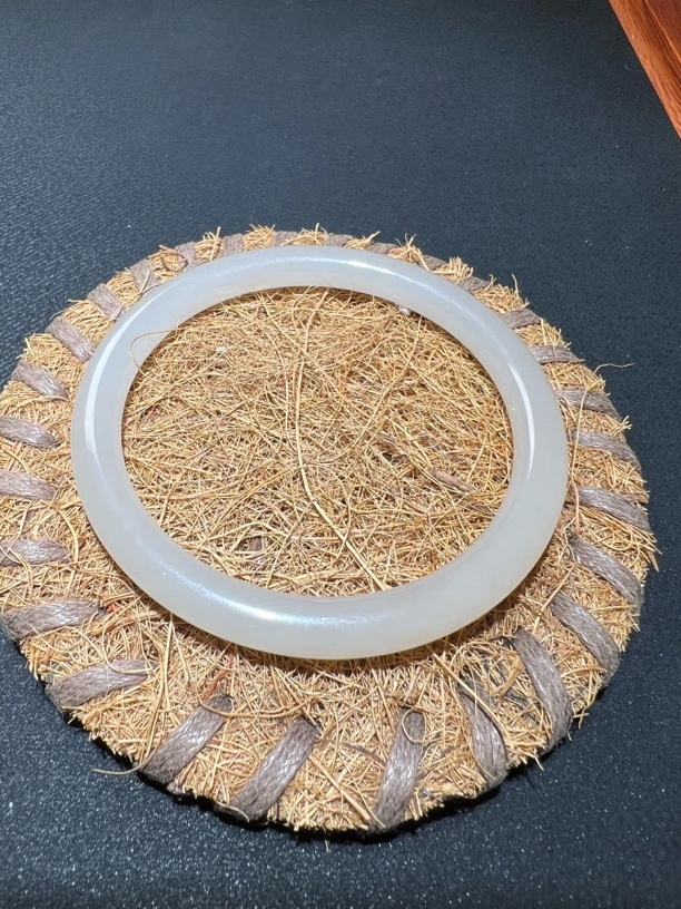 和田玉藕粉色细条美人镯轻奢少女简约时尚无棉裂圈口56.8*6.8m