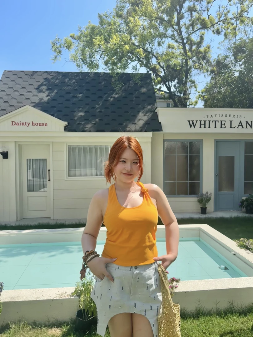 QDD STUDIO/微胖夏日辣妹设计感扭结挂脖度假显瘦吊带背心短上衣