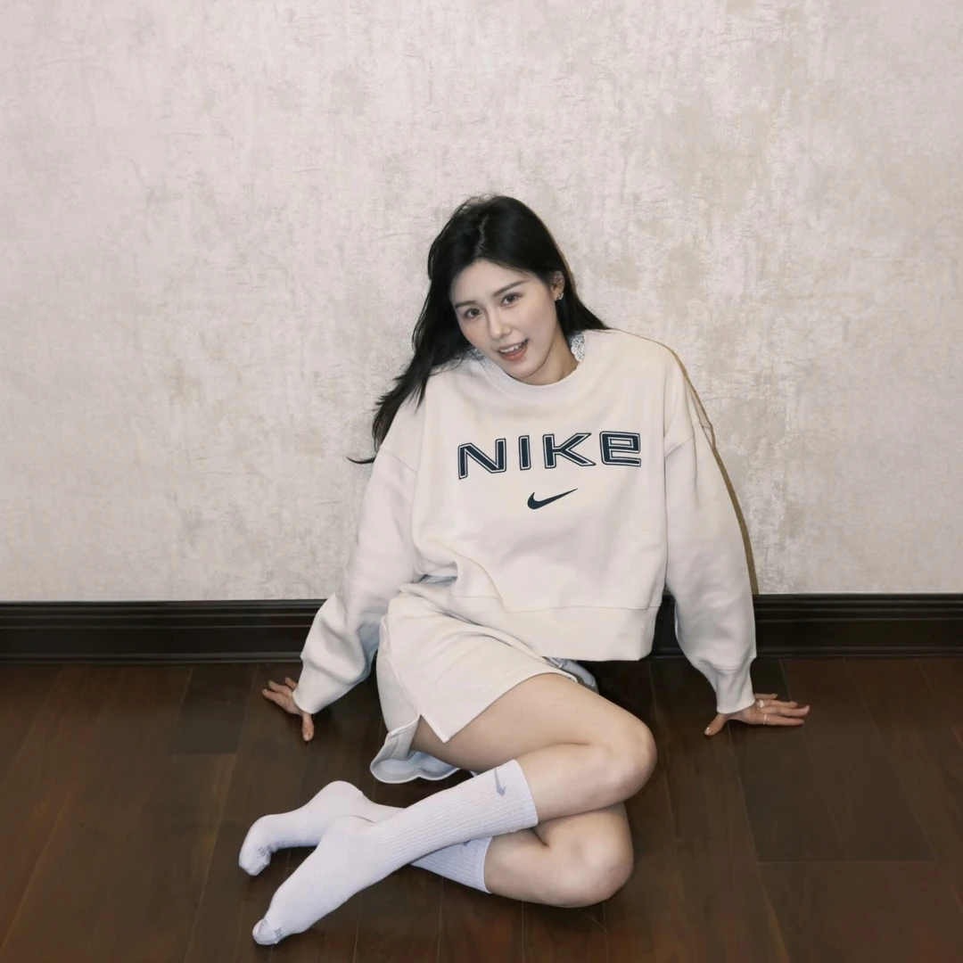 【滔搏爆款】耐克Nike女款纯白复古休闲运动针织套头衫FV7675-104