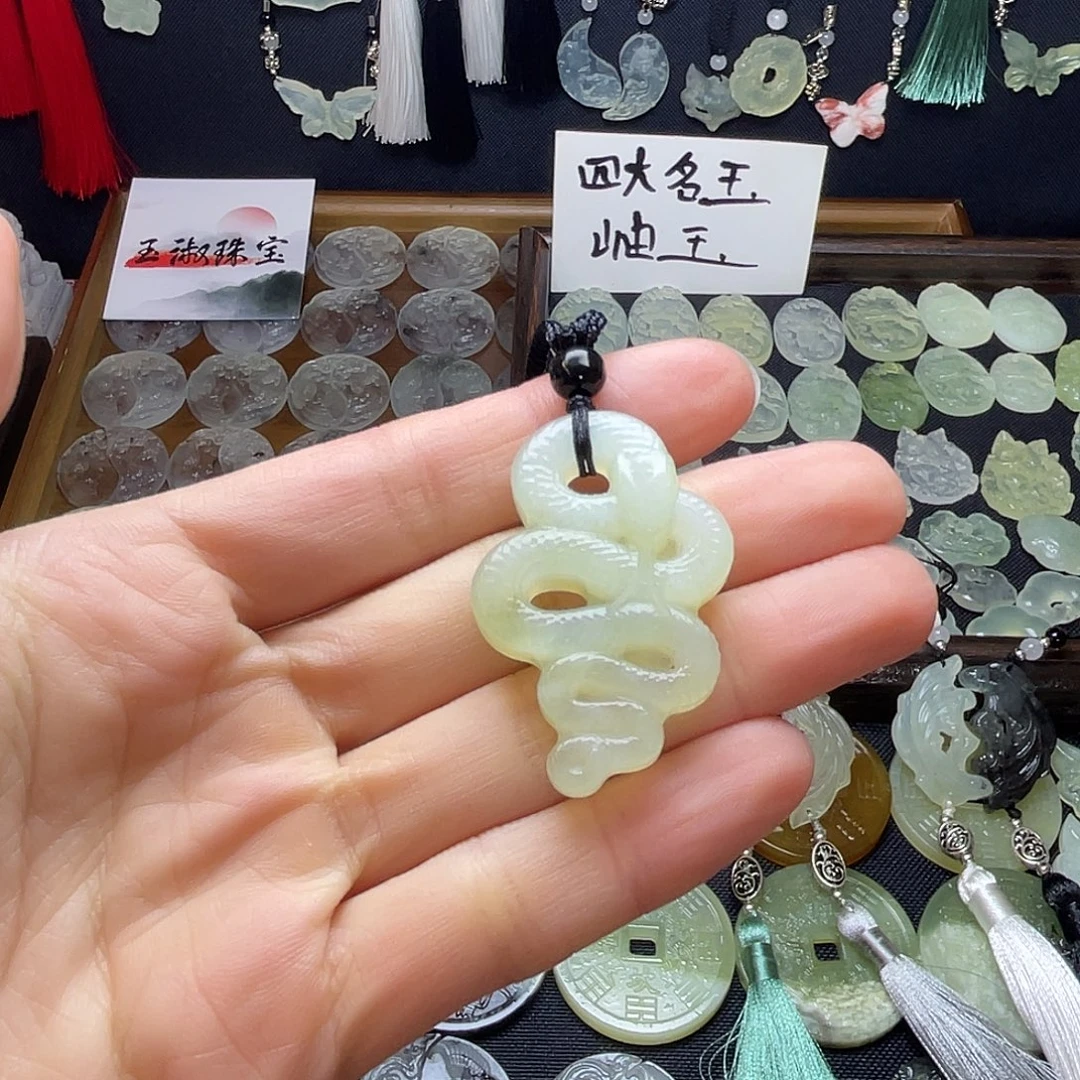 岫玉未镶嵌岫玉大玉蛇吊坠
