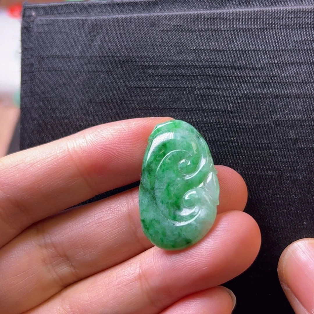 翡翠颈饰未镶嵌如意