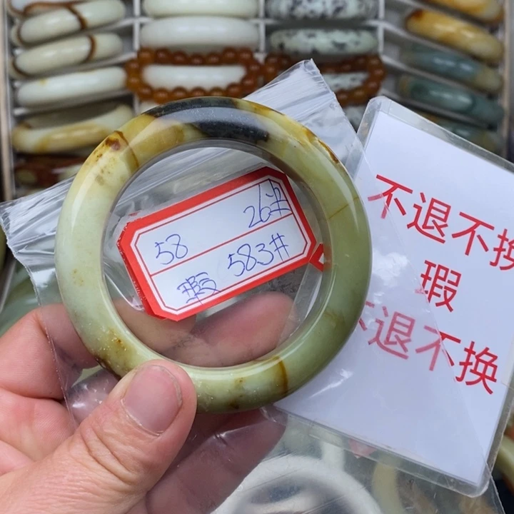 未镶嵌蛇纹石玉颈饰