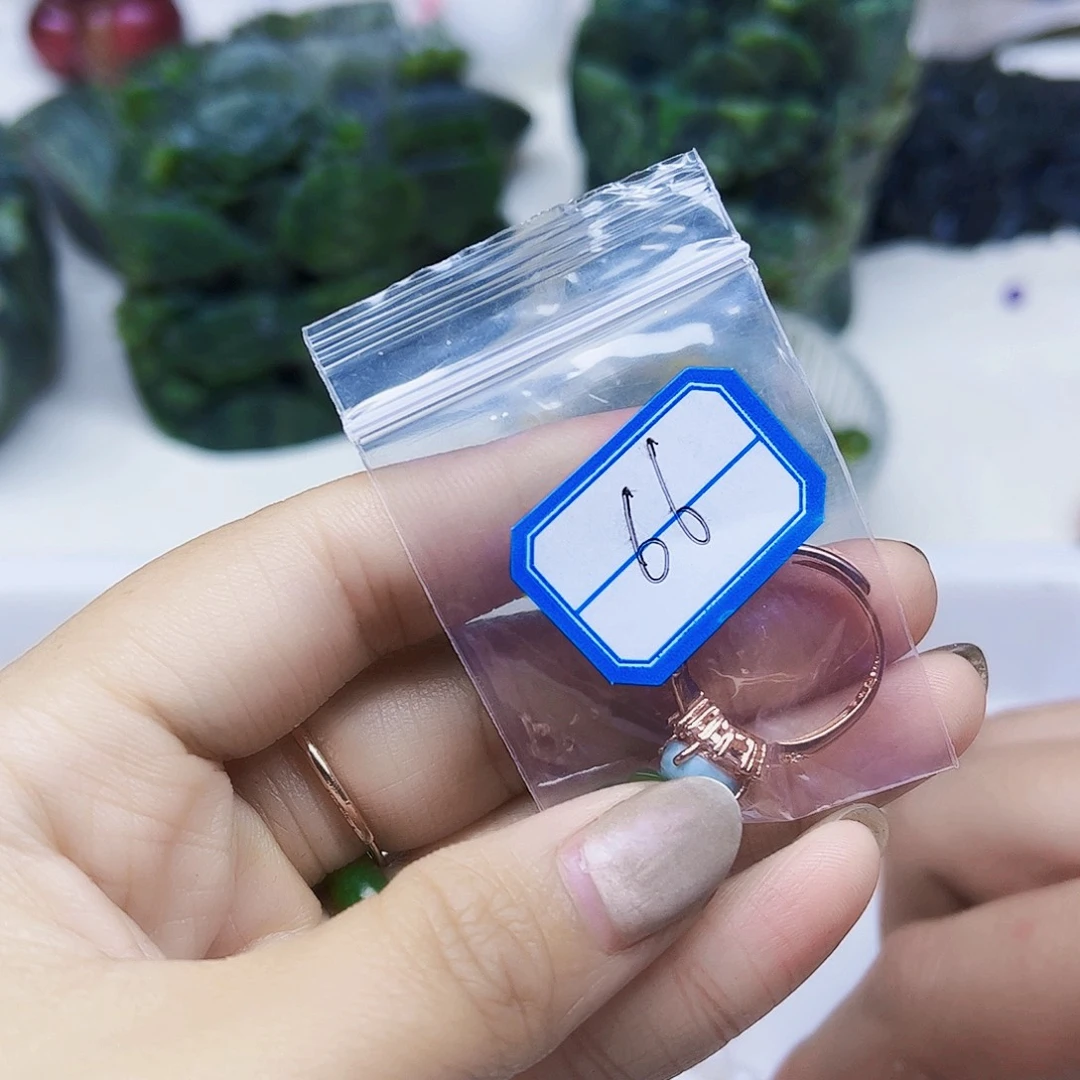 岁***歌和田玉（糖玉）未镶嵌珠宝半成品