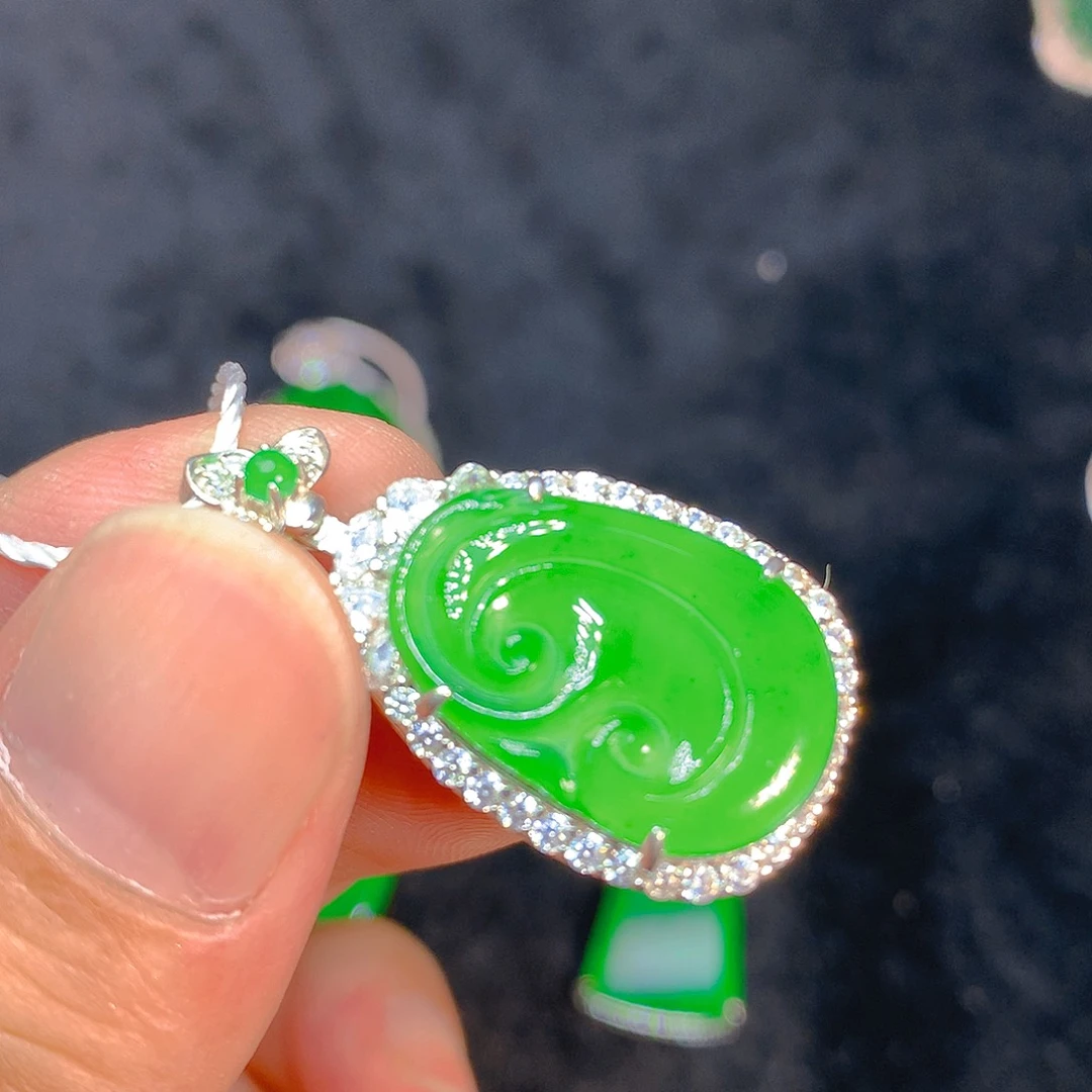 颈饰银S925镶嵌翡翠