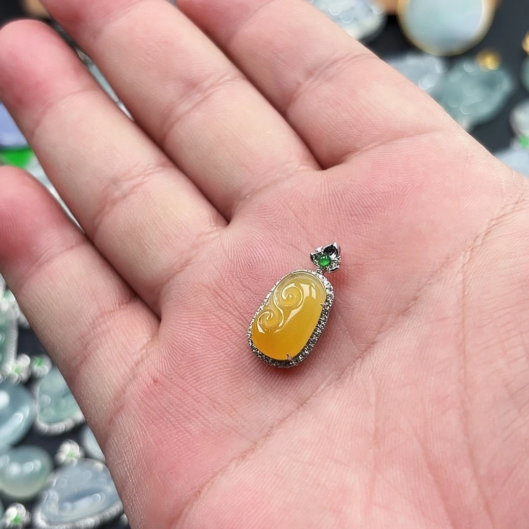 颈饰18K金镶嵌翡翠天然缅甸A货翡翠