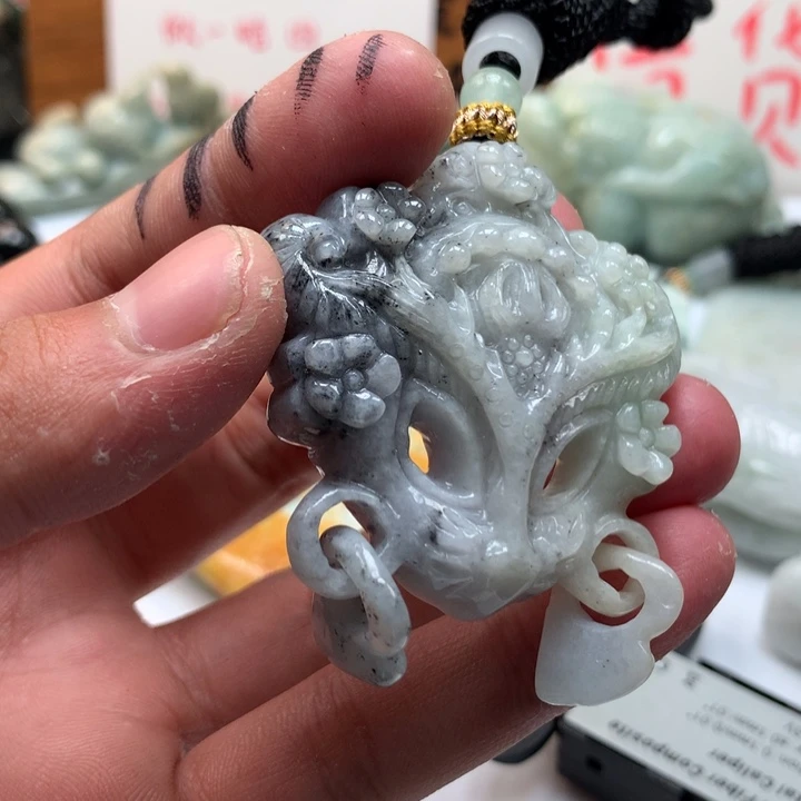 翡翠未镶嵌颈饰保真天然a货翡翠