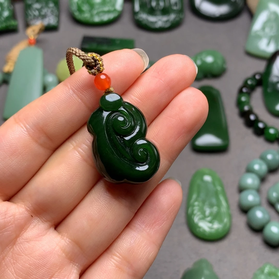 和田玉未镶嵌颈饰