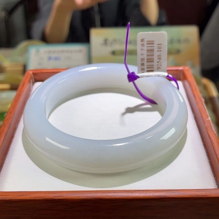 未镶嵌手镯和田玉49。  59