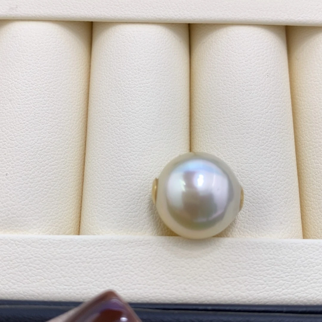 18K金镶嵌颈饰海水珍珠