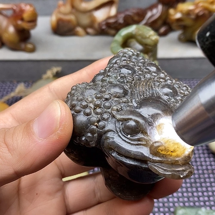 未镶嵌蛇纹石玉颈饰