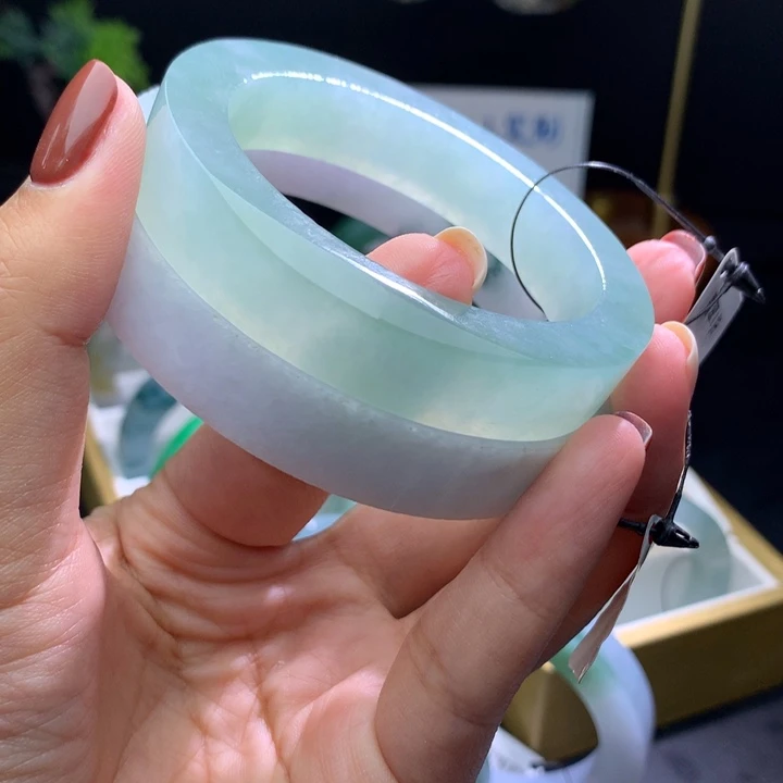 未镶嵌翡翠手镯定制翡翠