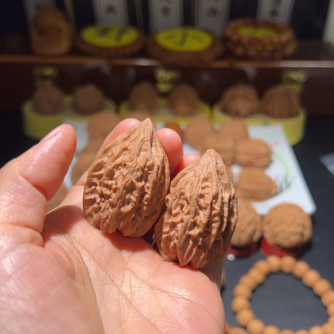 W***o把件文玩核桃战天鸡心