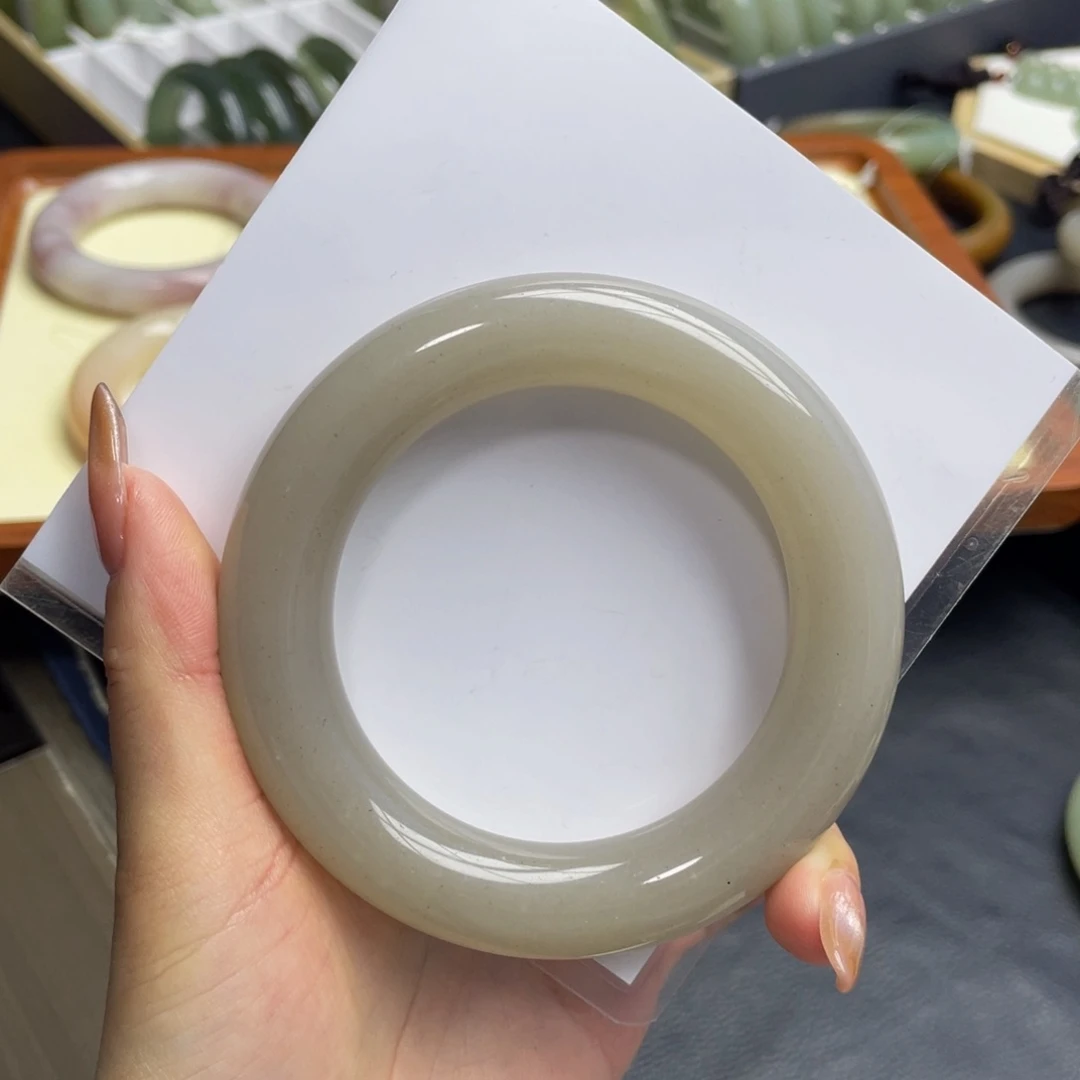 未镶嵌手镯石英质玉奶****?