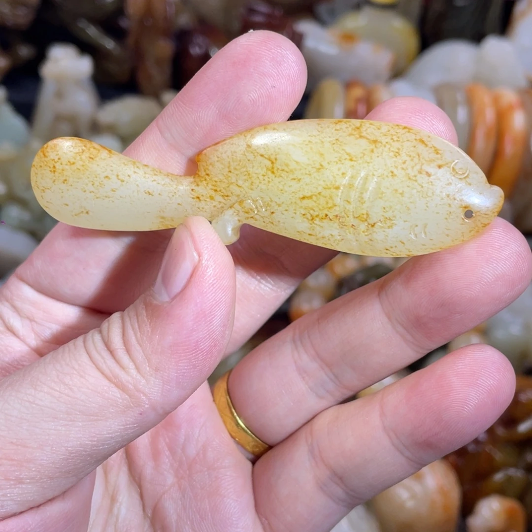 和田玉未镶嵌把件