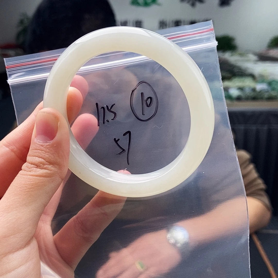 和田玉未镶嵌手镯拍一发一