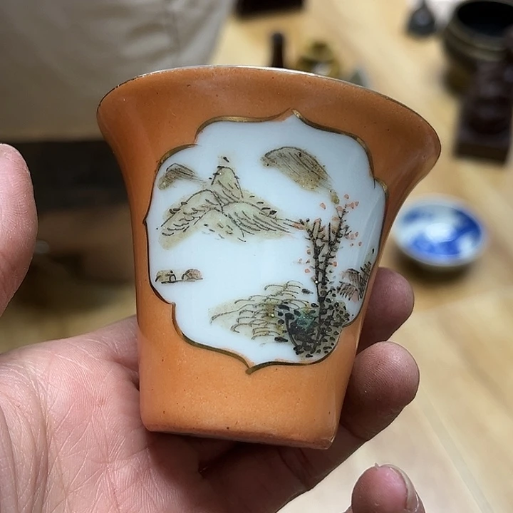 ***君瓷片精美的陶瓷摆件……