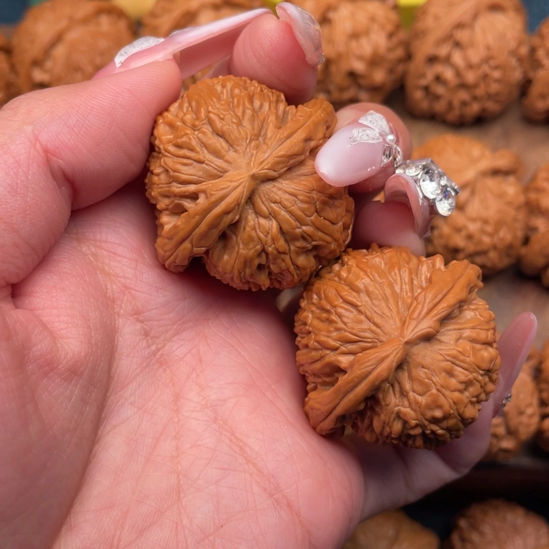 文玩核桃把件全品精配红皮球白39